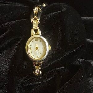 Christian Benet FMDCB633 Mother F Pearl Face Gold Classic Diamond Bracelet Watch